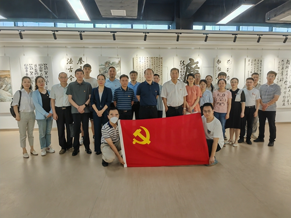 淮糧集團、市糧食和物資儲備局聯(lián)合開展“弘揚清風正氣、傳承廉潔文化”書法美術(shù)作品展參觀活動